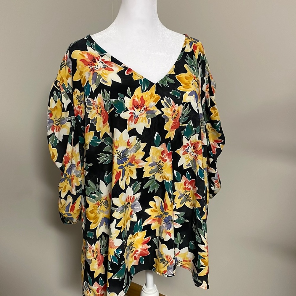 NWOT Ava & Viv Blouse
